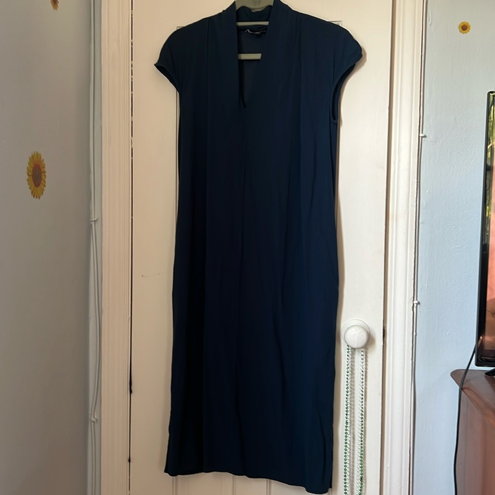 Universal standard Iconic Geneva V-Neck Dress
dark blue with pockets